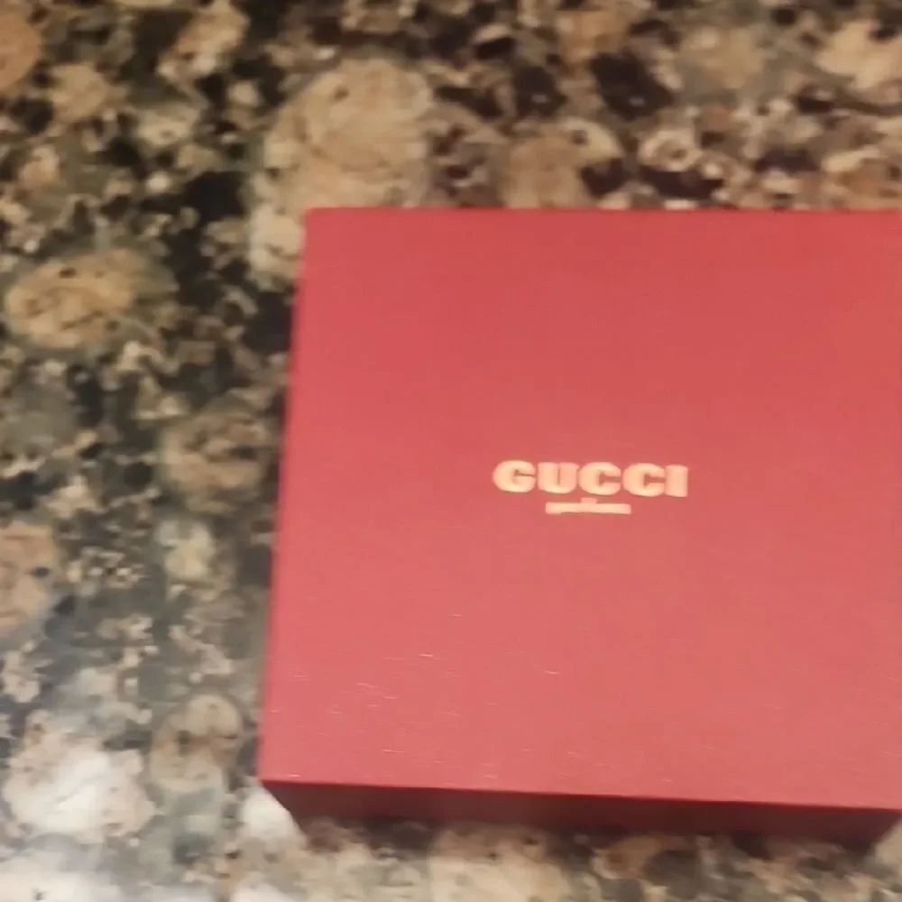 Gucci Gold Embossed Compact Mirror - Picture 5 of 5